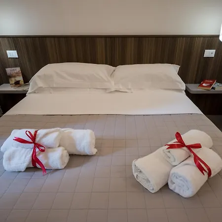 招待所 Charming 陶尔米纳